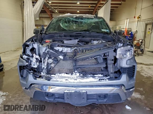 ✅ 2025 Chevrolet Silverado 1500 • VIN: 1GCRKDED1SZ124751 • Lot: 93907725. Wystawiony na Copart z przebiegiem 27 604 mil. Bezpłatny archiwum sprzedaży aukcyjnych z USA i szczegółowy raport historii pojazdu na DreamBid. Zdjęcie 5.