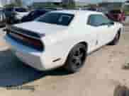 2013 Dodge Challenger SXT z VIN 2C3CDYAG1DH607722, wystawiony jako Copart lot #75570584 z przebiegiem 130 922 mil mil oraz Czysty tytuł • Clean title. Historia ofert i sprzedaży dostępna na DreamBid. Obrazek 4.