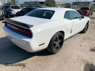 2013 Dodge Challenger SXT z VIN 2C3CDYAG1DH607722, wystawiony jako Copart lot #75570584 z przebiegiem 130 922 mil mil oraz Czysty tytuł • Clean title. Historia ofert i sprzedaży dostępna na DreamBid. Obrazek 4.