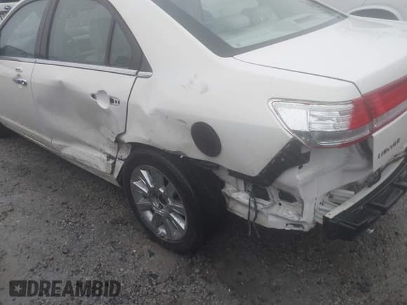 ✅ 2012 Lincoln MKZ • VIN: 3LNHL2JC2CR825682 • Lot: 43758145. Listed on IAAI with 199,567 mi. Free auction sales archive from the USA and detailed vehicle history report at DreamBid. Image 6.