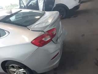 2017 Chevrolet Cruze LT с VIN 1G1BE5SM3H7118921, выставлен на аукционе IAAI как лот 43186154 с пробегом 102 081 миль миль и . История ставок и продаж доступна на DreamBid. Изображение 6.