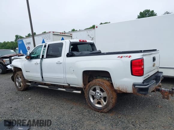 ✅ 2017 Chevrolet Silverado 2500HD LT • VIN: 1GC1KVEY4HF182790 • Lot: 42357385. Wystawiony na IAAI z przebiegiem 189 755 mil. Bezpłatny archiwum sprzedaży aukcyjnych z USA i szczegółowy raport historii pojazdu na DreamBid. Zdjęcie 14.
