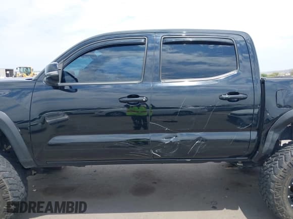 ✅ 2018 Toyota Tacoma SR • VIN: 5TFCZ5ANXJX144089 • Lot: 42761947. Wystawiony na IAAI z przebiegiem 129 568 mil. Bezpłatny archiwum sprzedaży aukcyjnych z USA i szczegółowy raport historii pojazdu na DreamBid. Zdjęcie 15.