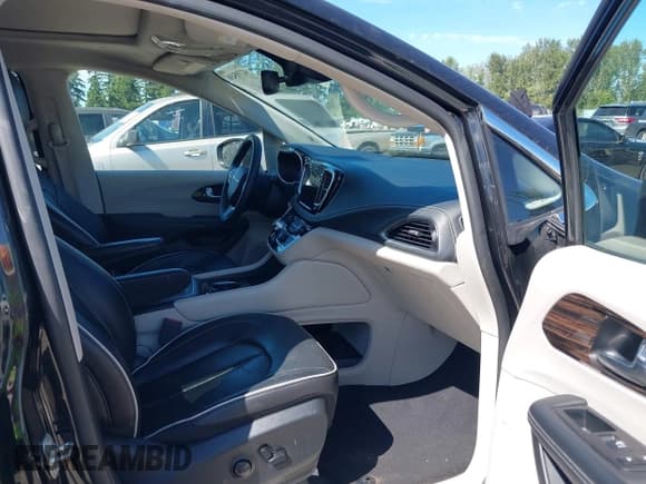 ✅ 2023 Chrysler Pacifica Limited • VIN: 2C4RC1GG3PR619862 • Lot: 42395436. Listed on IAAI with 47,533 mi. Free auction sales archive from the USA and detailed vehicle history report at DreamBid. Image 5.