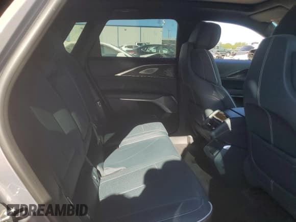 ✅ 2024 Cadillac LYRIQ Luxury • VIN: 1GYKPSRLXRZ130738 • Lot: 69281405. Wystawiony na Copart z przebiegiem 4 119 mil. Bezpłatny archiwum sprzedaży aukcyjnych z USA i szczegółowy raport historii pojazdu na DreamBid. Zdjęcie 11.