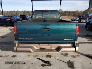 ✅ 1996 Chevrolet S-10 LS • VIN: 1GCCS19X8T8197583 • Лот: 81065674. Опубликован ранее на Copart с пробегом 261 943 миль. Бесплатный доступ к архиву аукционных продаж из США и подробный отчёт об истории автомобиля на DreamBid. Изображение 6.