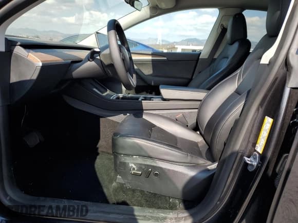 ✅ 2025 Tesla Model Y Long Range • VIN: 7SAYGDED7SF218400 • Лот: 72071165. Опубликован ранее на Copart с пробегом 13 172 миль. Бесплатный доступ к архиву аукционных продаж из США и подробный отчёт об истории автомобиля на DreamBid. Изображение 7.