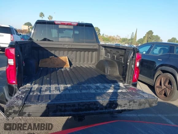 ✅ 2023 Chevrolet Silverado 1500 High Country • VIN: 3GCUDJELXPG155840 • Лот: 43432179. Опубликован ранее на IAAI с пробегом 26 838 миль. Бесплатный доступ к архиву аукционных продаж из США и подробный отчёт об истории автомобиля на DreamBid. Изображение 18.