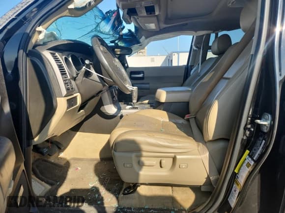 ✅ 2011 Toyota Sequoia Limited • VIN: 5TDKY5G13BS036696 • Lot: 81580995. Wystawiony na Copart z przebiegiem Nie podano. Bezpłatny archiwum sprzedaży aukcyjnych z USA i szczegółowy raport historii pojazdu na DreamBid. Zdjęcie 7.