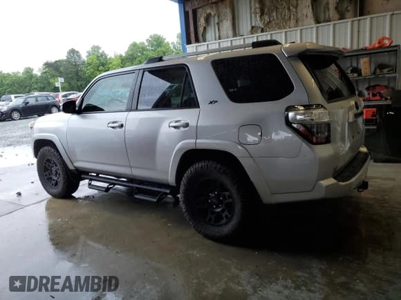 ✅ 2022 Toyota 4Runner SR5 Premium • VIN: JTENU5JR3N6072010 • Lot: 56850915. Listed on Copart with 25,294 mi. Free auction sales archive from the USA and detailed vehicle history report at DreamBid. Image 2.