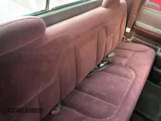 1996 Chevrolet Silverado 2500 z VIN 1GCGC29R9TE133561, wystawiony jako Copart lot #47495825 z przebiegiem 230 740 mil mil oraz Czysty tytuł • Clean title. Historia ofert i sprzedaży dostępna na DreamBid. Obrazek 6.