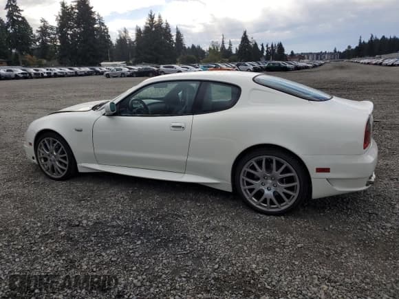 ✅ 2006 Maserati GranSport • VIN: ZAMEC38A560021202 • Лот: 85336315. Опубликован ранее на Copart с пробегом 84 926 миль. Бесплатный доступ к архиву аукционных продаж из США и подробный отчёт об истории автомобиля на DreamBid. Изображение 2.