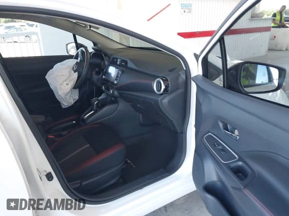 ✅ 2023 Nissan Versa SR • VIN: 3N1CN8FV2PL810777 • Lot: 43516285. Wystawiony na IAAI z przebiegiem 11 332 mil. Bezpłatny archiwum sprzedaży aukcyjnych z USA i szczegółowy raport historii pojazdu na DreamBid. Zdjęcie 5.
