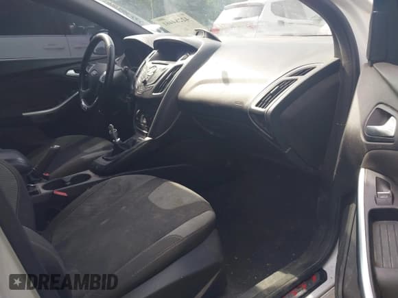 ✅ 2014 Ford Focus ST • VIN: 1FADP3L99EL311771 • Lot: 42284461. Wystawiony na IAAI z przebiegiem 124 572 mil. Bezpłatny archiwum sprzedaży aukcyjnych z USA i szczegółowy raport historii pojazdu na DreamBid. Zdjęcie 5.