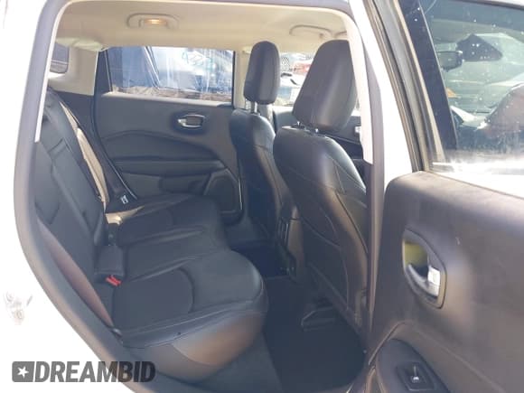 ✅ 2020 Jeep Compass Latitude • VIN: 3C4NJCBB6LT108374 • Lot: 42968422. Listed on IAAI with 25,555 mi. Free auction sales archive from the USA and detailed vehicle history report at DreamBid. Image 8.