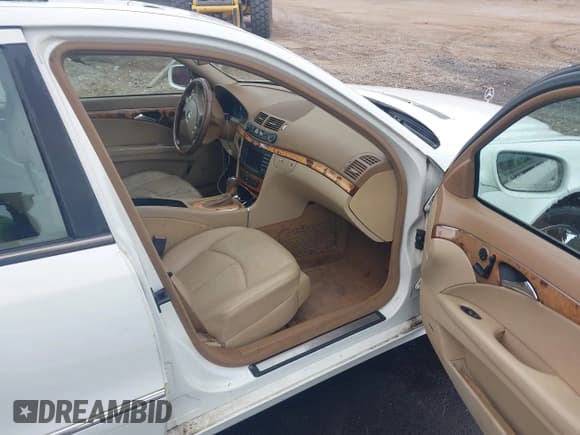 ✅ 2007 Mercedes-Benz E 350 • VIN: WDBUF56X77B000317 • Lot: 43288478. Listed on IAAI with 198,900 mi. Free auction sales archive from the USA and detailed vehicle history report at DreamBid. Image 5.