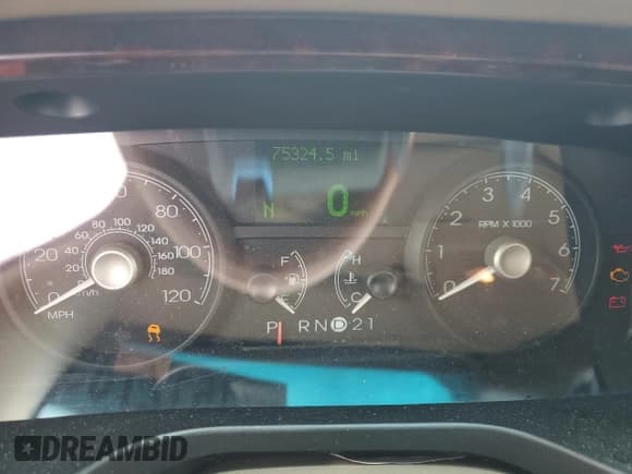 ✅ 2007 Lincoln Town Car Signature Limited • VIN: 1LNHM82WX7Y633295 • Lot: 71512735. Wystawiony na Copart z przebiegiem 75 324 mil. Bezpłatny archiwum sprzedaży aukcyjnych z USA i szczegółowy raport historii pojazdu na DreamBid. Zdjęcie 9.