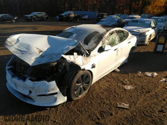 ✅ 2022 Tesla Model S • VIN: 5YJSA1E54NF488023 • Lot: 36074023. Listed on IAAI with 200 mi. Free auction sales archive from the USA and detailed vehicle history report at DreamBid. Image 16.