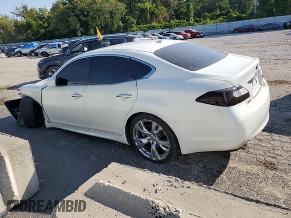 ✅ 2014 Infiniti Q70 • VIN: JN1BY1AR3EM320565 • Лот: 71958514. Опубликован ранее на Copart с пробегом Не указан. Бесплатный доступ к архиву аукционных продаж из США и подробный отчёт об истории автомобиля на DreamBid. Изображение 2.