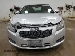 ✅ 2014 Chevrolet Cruze 2LT • VIN: 1G1PE5SB0E7409408 • Lot: 86823525. Wystawiony na Copart z przebiegiem 203 056 mil. Bezpłatny archiwum sprzedaży aukcyjnych z USA i szczegółowy raport historii pojazdu na DreamBid. Zdjęcie 5.