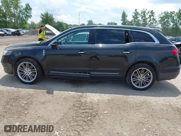 ✅ 2015 Lincoln MKT EcoBoost • VIN: 2LMHJ5AT3FBL03027 • Лот: 42634367. Опубликован ранее на IAAI с пробегом 116 477 миль. Бесплатный доступ к архиву аукционных продаж из США и подробный отчёт об истории автомобиля на DreamBid. Изображение 14.