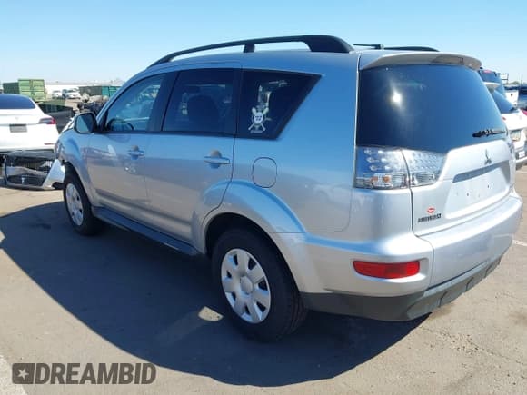 ✅ 2011 Mitsubishi Outlander ES • VIN: JA4AS2AW7BU018286 • Lot: 43378516. Listed on IAAI with 120,948 mi. Free auction sales archive from the USA and detailed vehicle history report at DreamBid. Image 3.