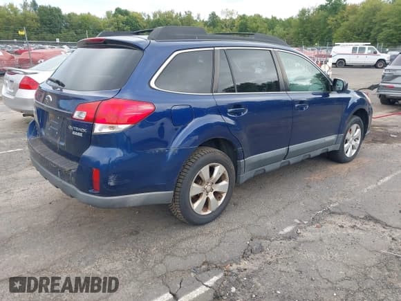 ✅ 2010 Subaru Outback Limited Power Moon • VIN: 4S4BRBLC6A3351989 • Лот: 43186737. Опубликован ранее на IAAI с пробегом 182 296 миль. Бесплатный доступ к архиву аукционных продаж из США и подробный отчёт об истории автомобиля на DreamBid. Изображение 4.