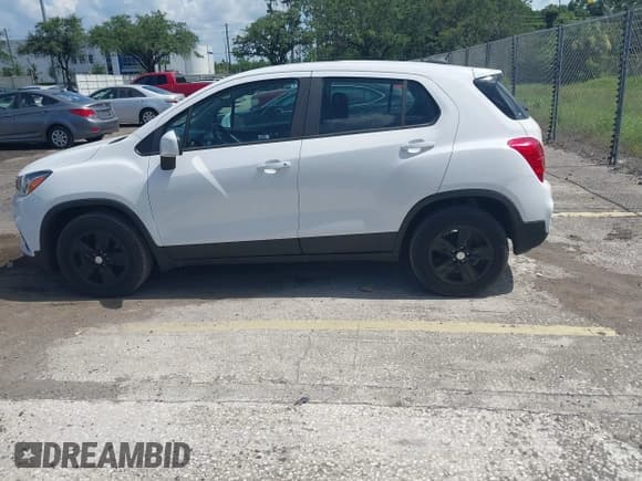 ✅ 2020 Chevrolet Trax LS • VIN: 3GNCJKSB2LL126640 • Lot: 42547540. Listed on IAAI with 86,058 mi. Free auction sales archive from the USA and detailed vehicle history report at DreamBid. Image 14.