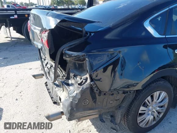 ✅ 2018 Nissan Altima S • VIN: 1N4AL3AP2JC294886 • Lot: 43041176. Listed on IAAI with 104,542 mi. Free auction sales archive from the USA and detailed vehicle history report at DreamBid. Image 18.