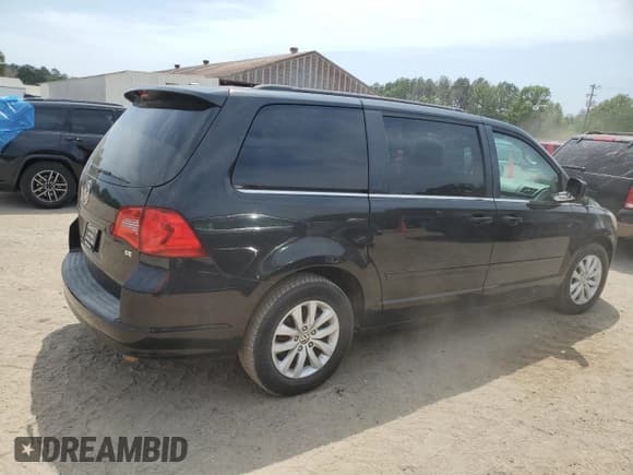 ✅ 2014 Volkswagen Routan SE • VIN: 2C4RVABG8ER135068 • Lot: 53051215. Listed on Copart with 114,237 mi. Free auction sales archive from the USA and detailed vehicle history report at DreamBid. Image 3.