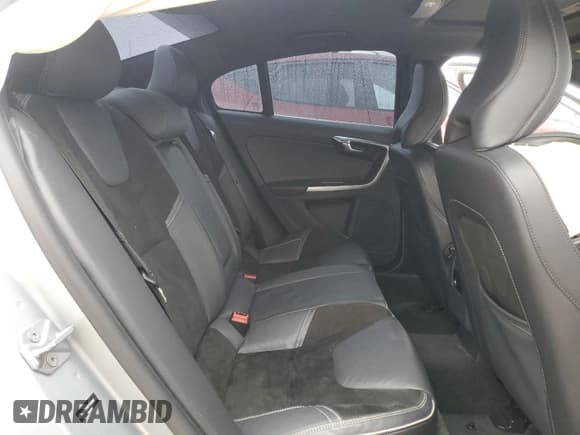 ✅ 2015 Volvo S60 T6 R-Design Platinum • VIN: YV1902TH2F2310386 • Lot: 42306865. Wystawiony na Copart z przebiegiem 139 556 mil. Bezpłatny archiwum sprzedaży aukcyjnych z USA i szczegółowy raport historii pojazdu na DreamBid. Zdjęcie 10.