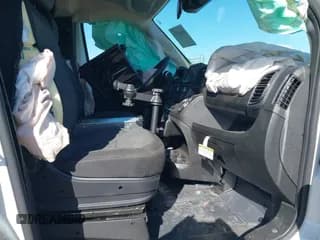 ✅ 2024 Ram ProMaster • VIN: 3C6MRVWG0RE154356 • Lot: 41840476. Wystawiony na IAAI z przebiegiem Nie podano. Bezpłatny archiwum sprzedaży aukcyjnych z USA i szczegółowy raport historii pojazdu na DreamBid. Zdjęcie 5.