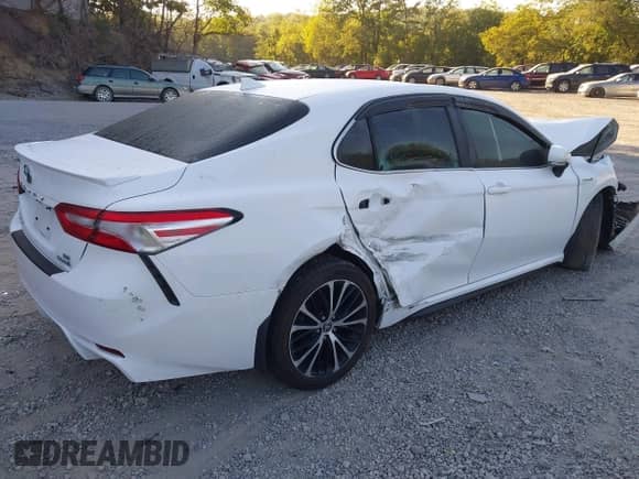 2020 Toyota Camry Hybrid SE z VIN 4T1J31AK6LU536333, wystawiony jako IAAI lot #43088914 z przebiegiem 73 421 mil mil oraz . Historia ofert i sprzedaży dostępna na DreamBid. Obrazek 4.