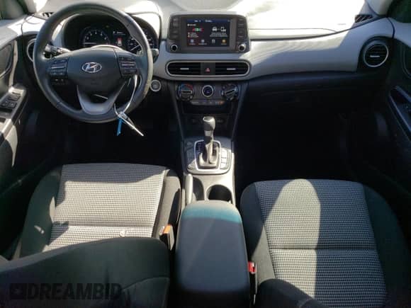 2020 Hyundai Kona SEL Plus с VIN KM8K62AA0LU563911, выставлен на аукционе Copart как лот 43607013 с пробегом 10 384 миль миль и . История ставок и продаж доступна на DreamBid. Изображение 8.