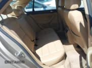 ✅ 2005 Volkswagen Jetta 2.5L • VIN: 3VWSG71KX5M608221 • Lot: 42071492. Wystawiony na IAAI z przebiegiem 83 903 mil. Bezpłatny archiwum sprzedaży aukcyjnych z USA i szczegółowy raport historii pojazdu na DreamBid. Zdjęcie 8.