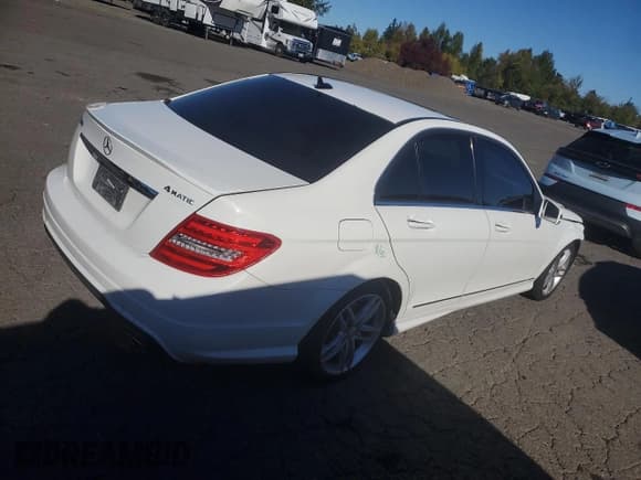 ✅ 2013 Mercedes-Benz C 300 Sport • VIN: WDDGF8AB2DR281155 • Lot: 82425355. Listed on Copart with 103,881 mi. Free auction sales archive from the USA and detailed vehicle history report at DreamBid. Image 3.