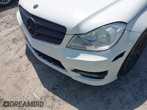 ✅ 2013 Mercedes-Benz C 250 Sport • VIN: WDDGF4HB2DA805935 • Lot: 43171154. Wystawiony na IAAI z przebiegiem 148 876 mil. Bezpłatny archiwum sprzedaży aukcyjnych z USA i szczegółowy raport historii pojazdu na DreamBid. Zdjęcie 12.