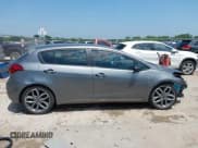 ✅ 2015 Kia Forte SX • VIN: KNAFZ5A32F5300251 • Lot: 42439975. Wystawiony na IAAI z przebiegiem 121 202 mil. Bezpłatny archiwum sprzedaży aukcyjnych z USA i szczegółowy raport historii pojazdu na DreamBid. Zdjęcie 13.