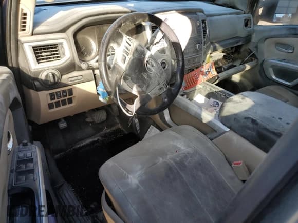 ✅ 2017 Nissan Titan SL • VIN: 1N6AA1E67HN504934 • Lot: 92102825. Wystawiony na Copart z przebiegiem Nie podano. Bezpłatny archiwum sprzedaży aukcyjnych z USA i szczegółowy raport historii pojazdu na DreamBid. Zdjęcie 8.