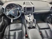 ✅ 2012 Porsche Cayenne • VIN: WP1AA2A27CLA01063 • Lot: 96811945. Wystawiony na Copart z przebiegiem 143 491 mil. Bezpłatny archiwum sprzedaży aukcyjnych z USA i szczegółowy raport historii pojazdu na DreamBid. Zdjęcie 8.