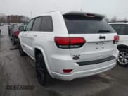 ✅ 2018 Jeep Grand Cherokee Altitude • VIN: 1C4RJFAG6JC326856 • Lot: 43772693. Wystawiony na IAAI z przebiegiem 76 307 mil. Bezpłatny archiwum sprzedaży aukcyjnych z USA i szczegółowy raport historii pojazdu na DreamBid. Zdjęcie 3.