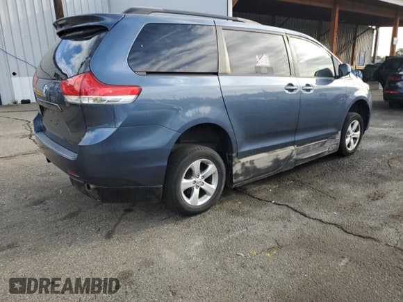 ✅ 2013 Toyota Sienna LE • VIN: 5TDKK3DC8DS356949 • Lot: 81519925. Listed on Copart with 175,774 mi. Free auction sales archive from the USA and detailed vehicle history report at DreamBid. Image 3.