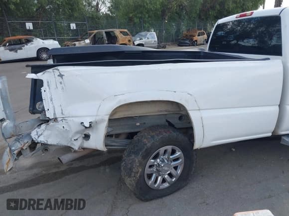 ✅ 2005 Chevrolet Silverado 2500HD Work Truck • VIN: 1GCHC24U95E146040 • Лот: 41890471. Опубликован ранее на IAAI с пробегом 190 128 миль. Бесплатный доступ к архиву аукционных продаж из США и подробный отчёт об истории автомобиля на DreamBid. Изображение 19.
