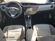 ✅ 2019 Toyota Corolla LE • VIN: 5YFBURHEXKP870414 • Lot: 86706465. Wystawiony na Copart z przebiegiem 88 752 mil. Bezpłatny archiwum sprzedaży aukcyjnych z USA i szczegółowy raport historii pojazdu na DreamBid. Zdjęcie 8.