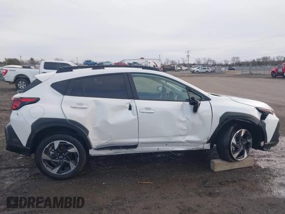 ✅ 2024 Subaru Crosstrek Limited • VIN: 4S4GUHL65R3834614 • Lot: 43835167. Listed on IAAI with 1,980 mi. Free auction sales archive from the USA and detailed vehicle history report at DreamBid. Image 14.