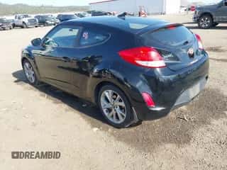 2016 Hyundai Veloster z VIN KMHTC6AD1GU292457, wystawiony jako IAAI lot #43419828 z przebiegiem 105 746 mil mil oraz . Historia ofert i sprzedaży dostępna na DreamBid. Obrazek 3.