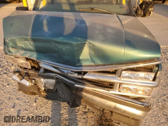 ✅ 1997 Chevrolet Silverado 1500 • VIN: 1GCEK19R9VE197820 • Лот: 84001185. Опубликован ранее на Copart с пробегом 193 957 миль. Бесплатный доступ к архиву аукционных продаж из США и подробный отчёт об истории автомобиля на DreamBid. Изображение 11.