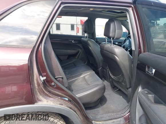 ✅ 2011 Kia Sorento EX • VIN: 5XYKUDA22BG097221 • Lot: 43130704. Listed on IAAI with 211,877 mi. Free auction sales archive from the USA and detailed vehicle history report at DreamBid. Image 8.