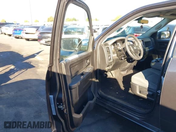 ✅ 2018 Ram 1500 Express • VIN: 3C6RR6KT7JG269723 • Lot: 43782367. Listed on IAAI with 91,822 mi. Free auction sales archive from the USA and detailed vehicle history report at DreamBid. Image 5.