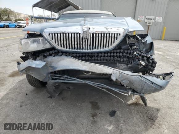✅ 2004 Lincoln Town Car Ultimate • VIN: 1LNHM83W34Y687080 • Lot: 67322785. Listed on Copart with 96,899 mi. Free auction sales archive from the USA and detailed vehicle history report at DreamBid. Image 5.